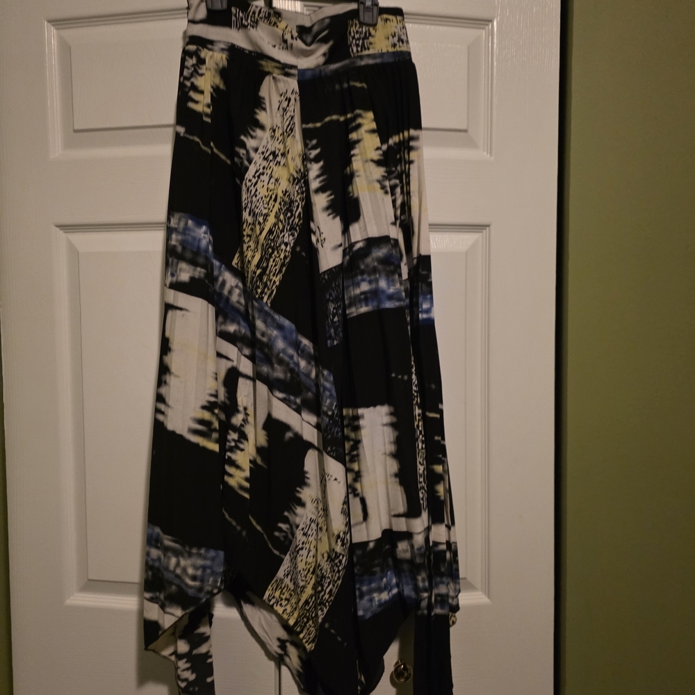 FLASH SALE- Asymmetrical Abstract Print Skirt - Picture 9 of 9